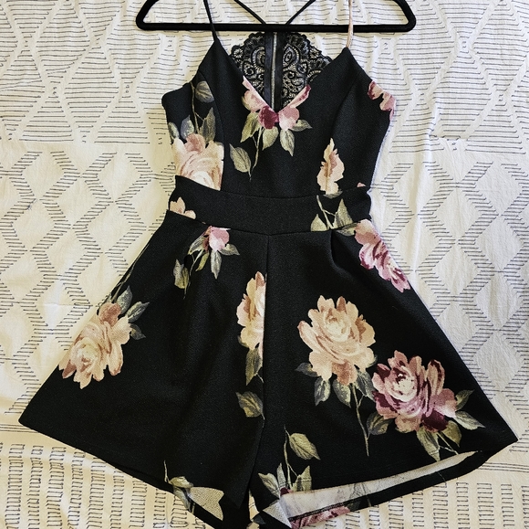 Lace back Romper - Picture 1 of 3